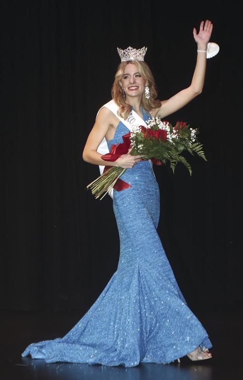 11 25 A Bridg Pageants 1 Steph Wave.jpg