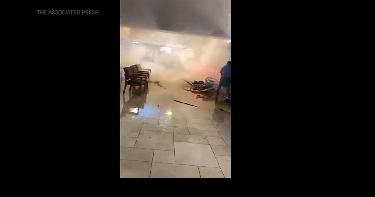 One dead after Texas hospital emergency room car crash | Video ...