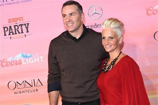 Hug Kurt Warner GIF - Hug Kurt Warner Brenda Warner - Discover