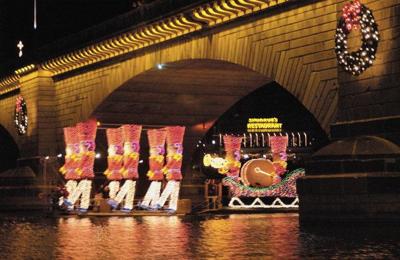 Lake Havasu Christmas Boat Parade 2022 Alight With Holiday Spirit: Boat Parade Of Lights Thrills Crowd | Local  News Stories | Havasunews.com