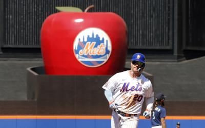 Pedro delivers Mets first win of season