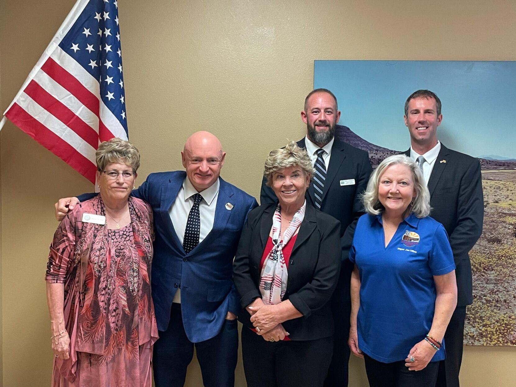 Sen. Kelly joins area leaders celebrating new veterans