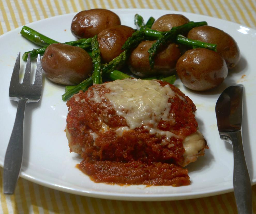 Quick Fix: Pasta sauce gives oven-baked chicken thighs an easy boost