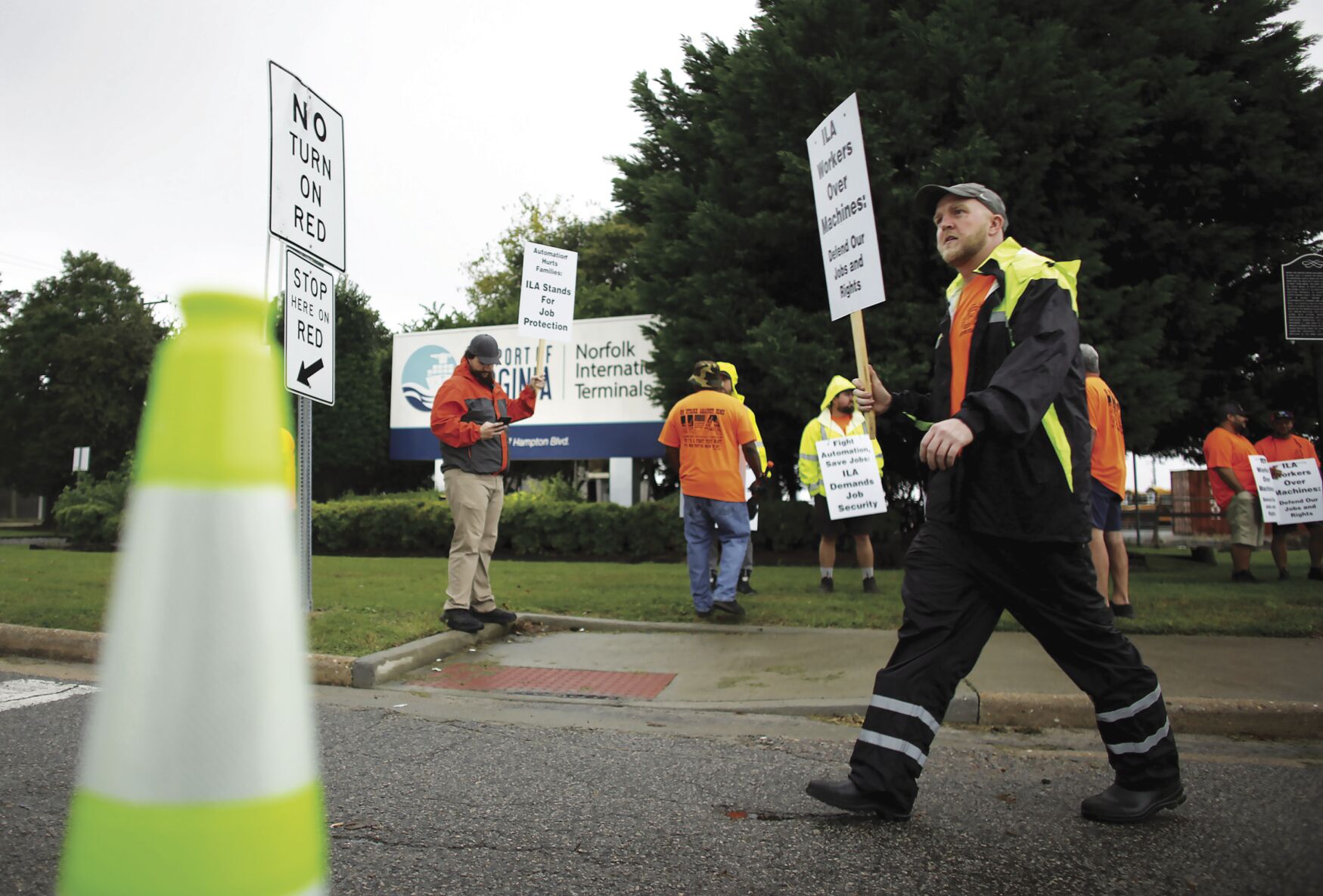 Dockworkers' Union To Suspend Strike Until Jan. 15 To Allow Time To ...