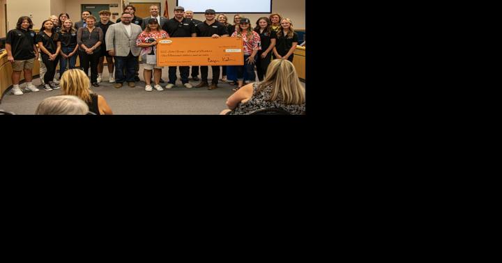Veteran organization receives $5,000 donation to start softball league - Vimarsana News