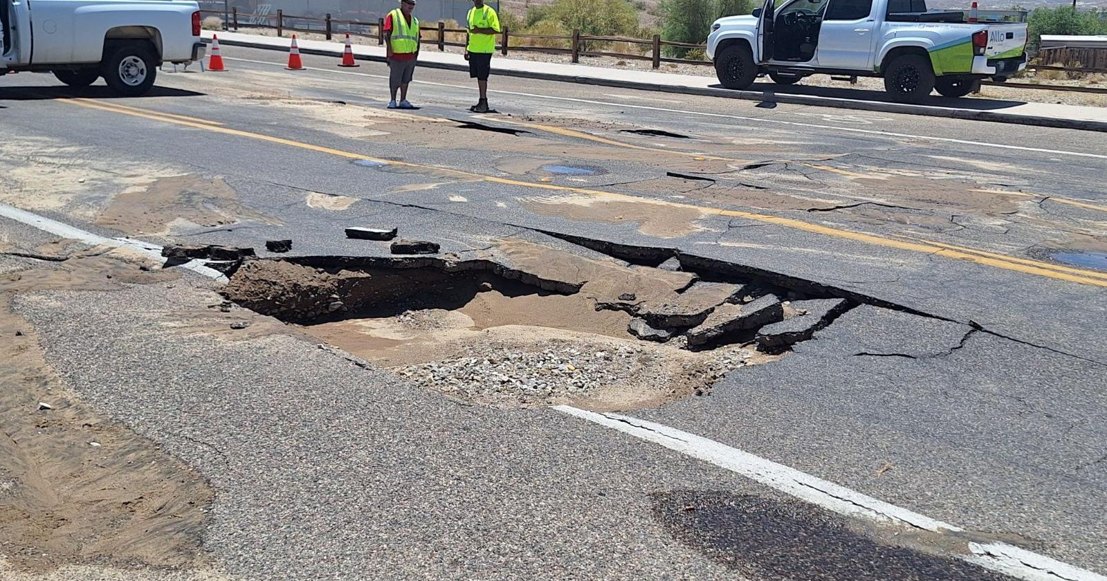 Water main break causes road collapse near London Bridge Rd, El Camino Dr - Vimarsana News