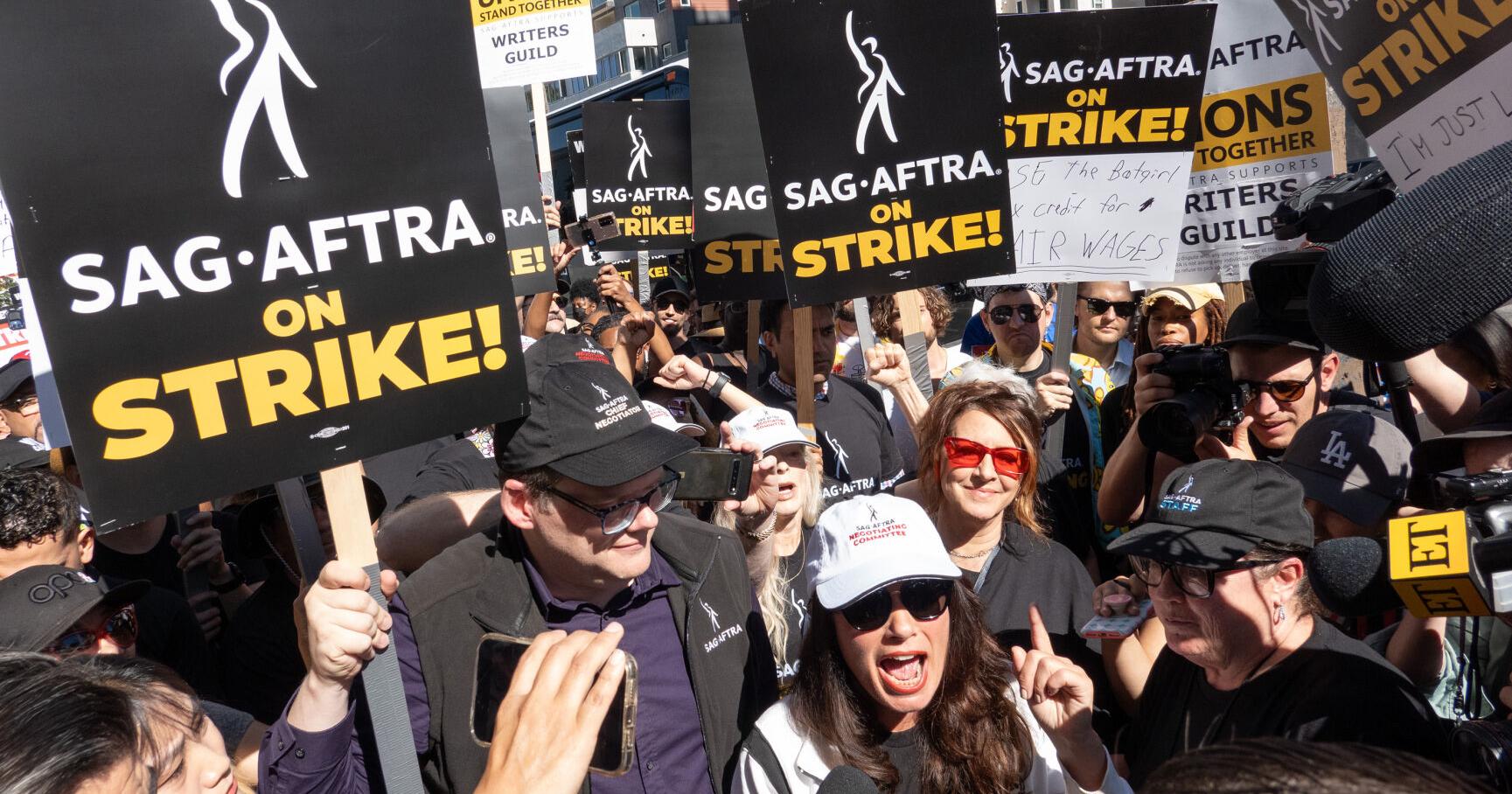'A lot of blood in the water.' Why actors and writers' strikes are a big blow to Hollywood studios | Nation and World - Vimarsana News