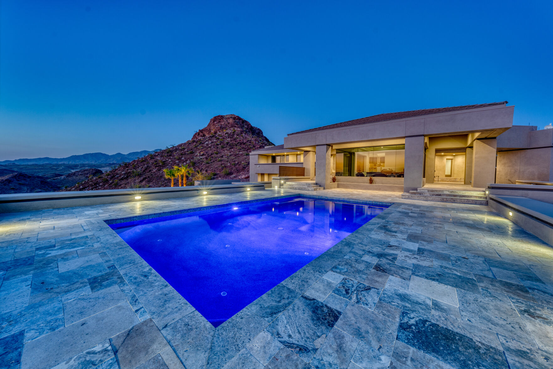 house on the hill 上下セット90 Havasu's Black Hill Place lists record-breaking $4.75 million home