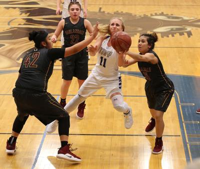 Becker Sinks 1 600th Career Point In Win Over Harlandale Lady