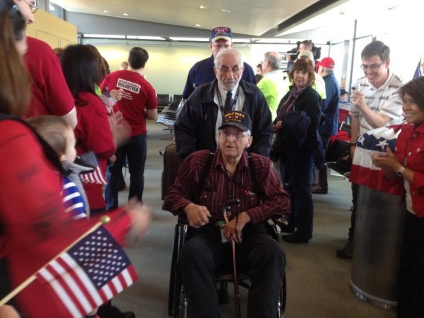 Vets get hero’s welcome on Honor Flight