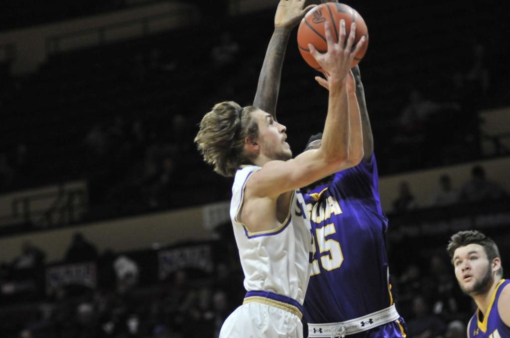 Carroll Upsets Top Seeded Lsu Alexandria Advances To