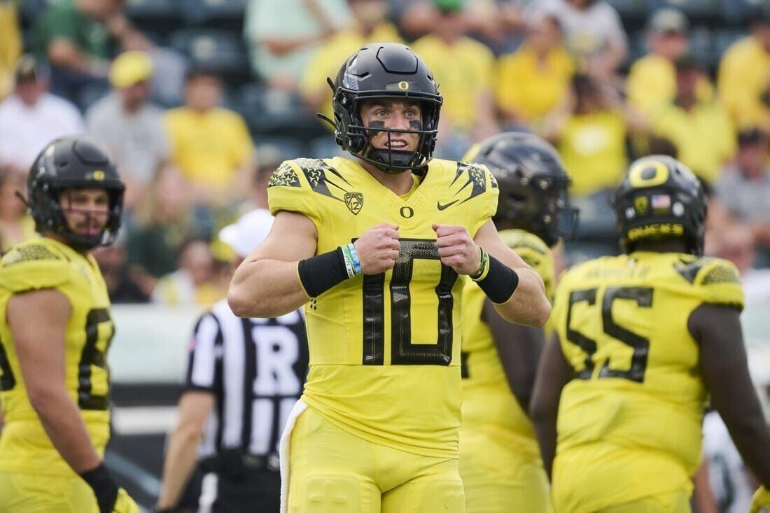 A limited Bo Nix and the Oregon Ducks fight their way past Utah