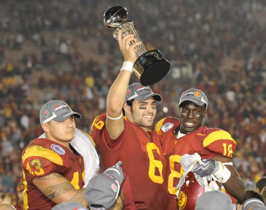 USC quarterback Mark Sanchez (L) holds up the trophy as he celebrates with  teammate Damian Williams after defeating Penn State 38-24 in the 95th Rose  Bowl Game in Pasadena, California on January