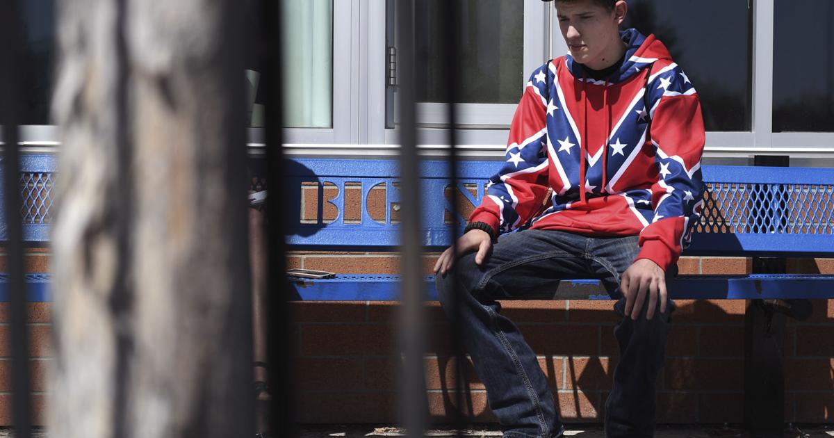 fond hår forklædning Big Sky High School student suspended for repeatedly wearing Confederate  flag sweatshirt