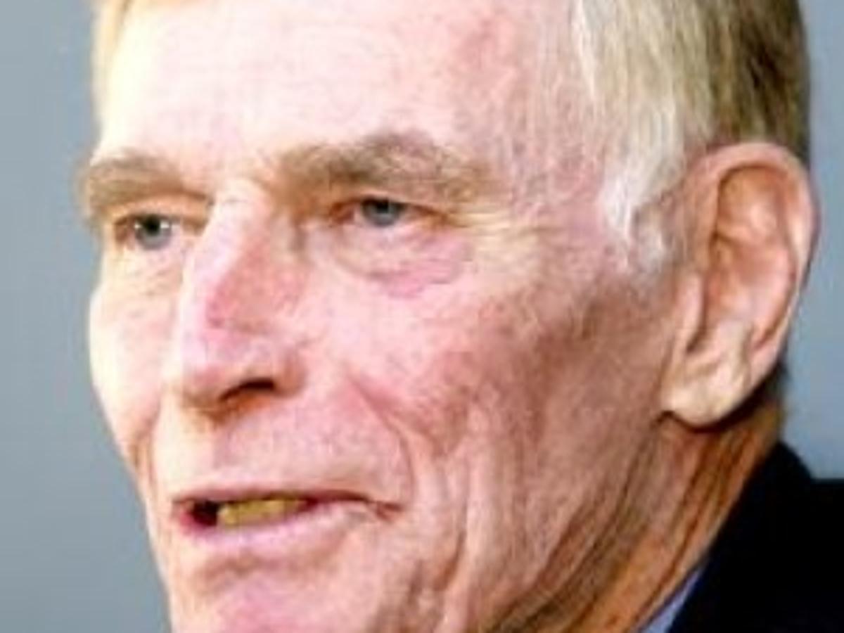 The Wreck Of The Mary Deare Cast Legend Charlton Heston Dead At 84 News Helenair Com