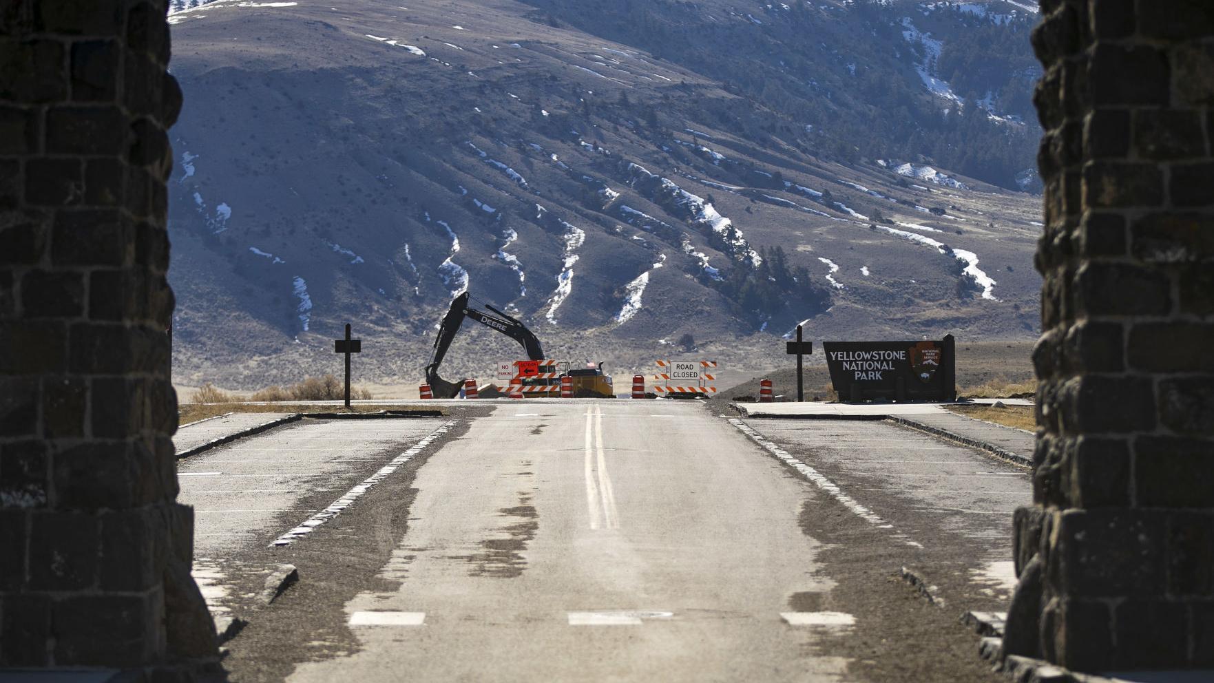Yellowstone's North Entrance being rebuilt to accommodate more traffic - Vimarsana News