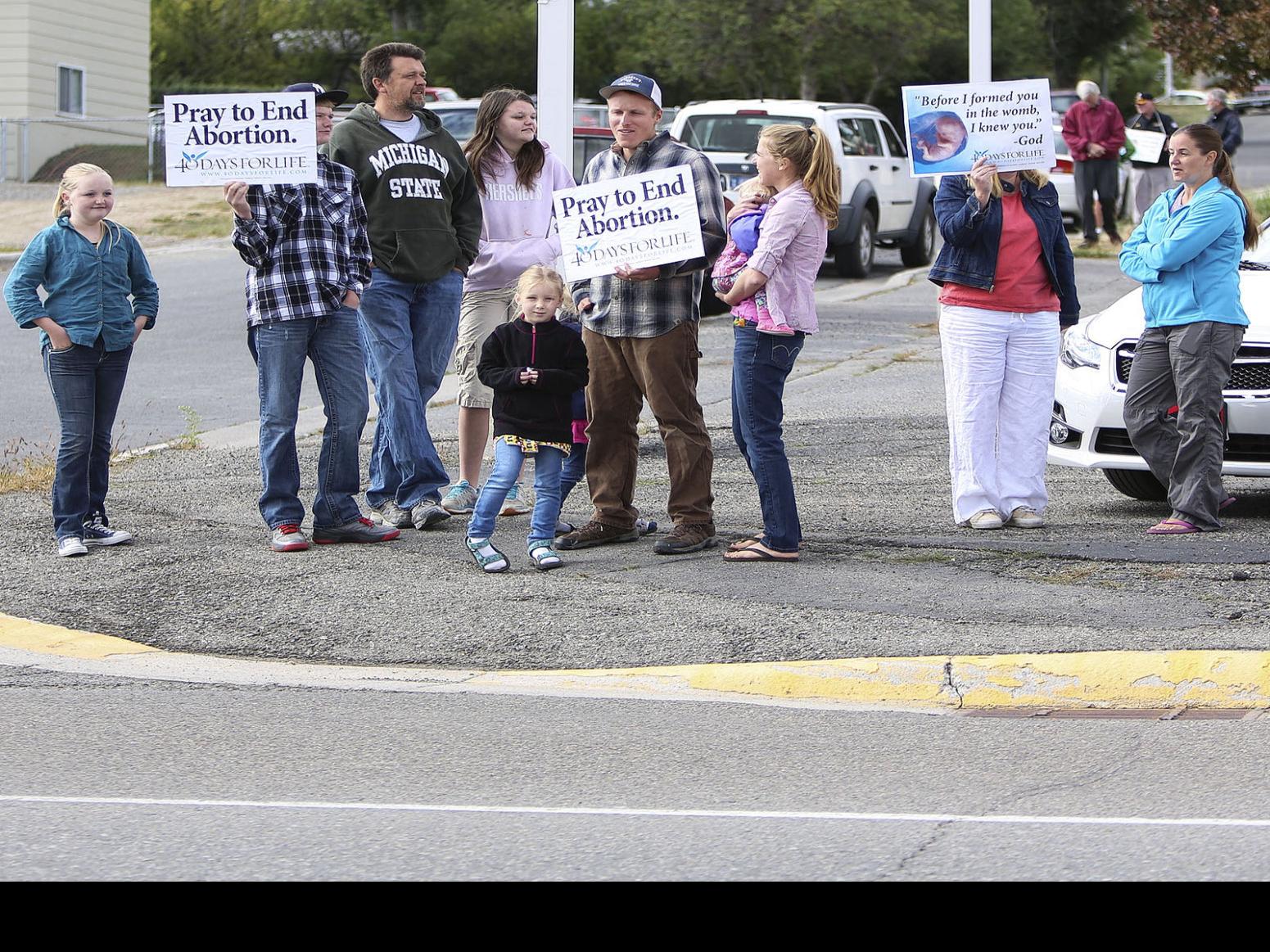Feature Photos Planned Parenthood Protest In Helena Local Helenair Com