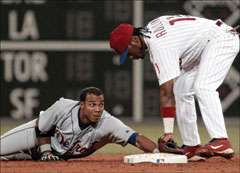 Carlos Lee extends hitting streak