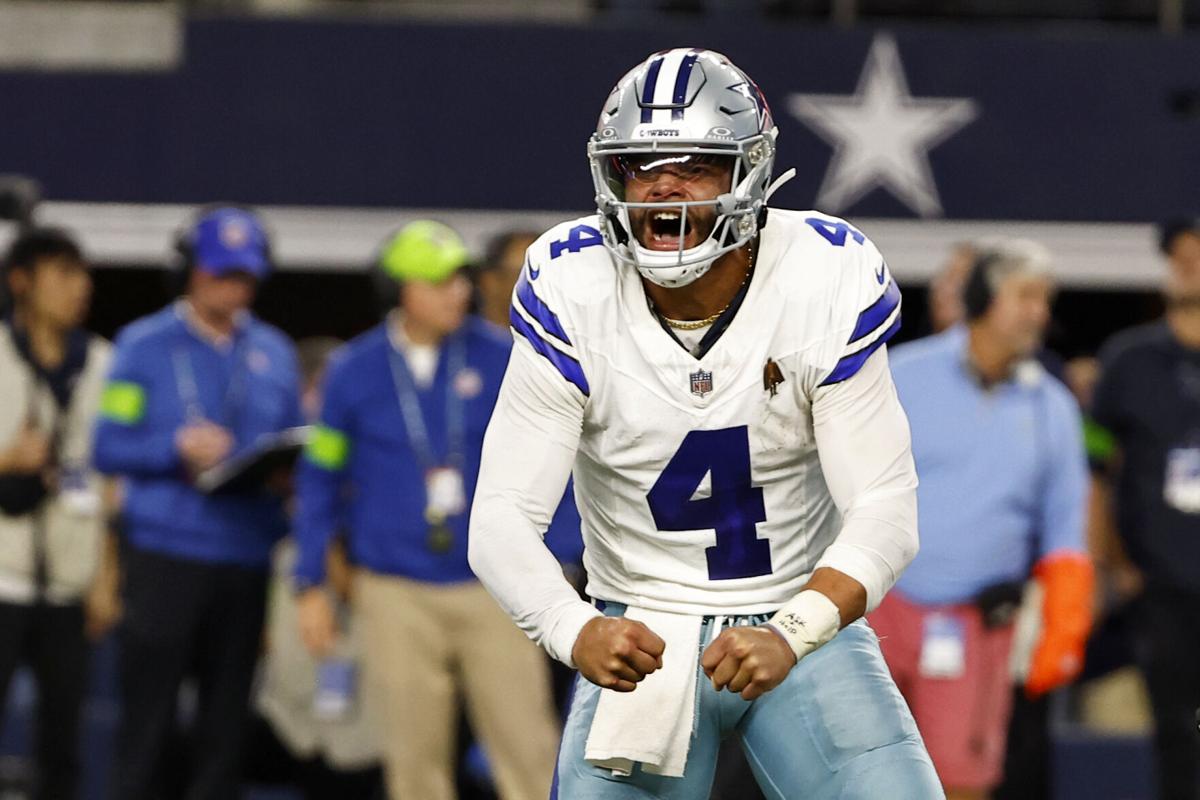 Prescott throws for 3 TDs as Cowboys extend home win streak to 14