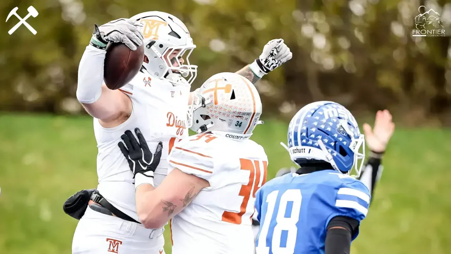 No. 5 football tops Mayville State, runs win streak to 3