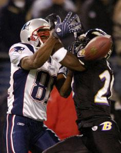 The Baltimore Ravens cornerback Chris McAlister (21) is called for