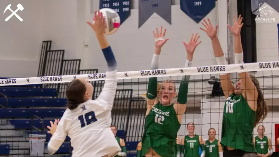Volleyball tops Dickinson State in straight sets