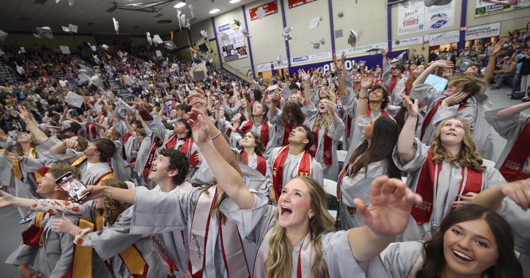 Helena High School graduates 'Lei' down their books - Vimarsana News