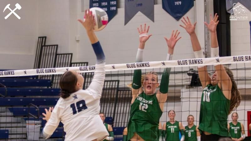 Volleyball tops Dickinson State in straight sets