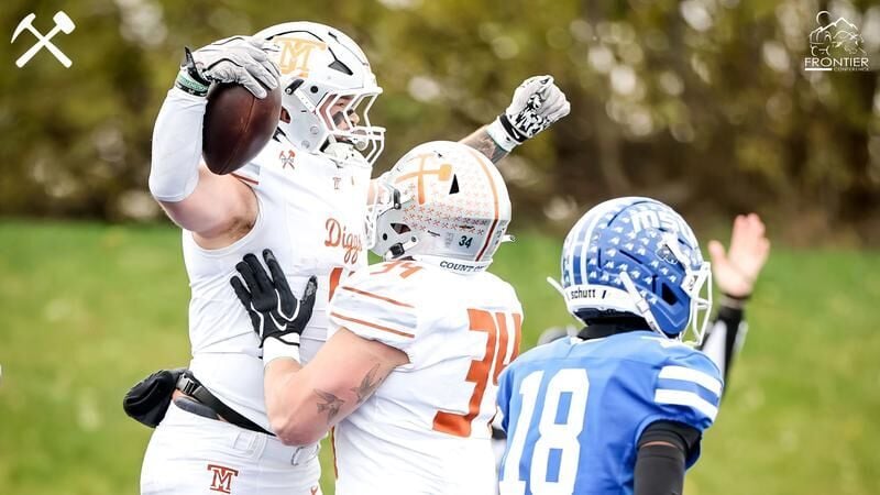 No. 5 football tops Mayville State, runs win streak to 3