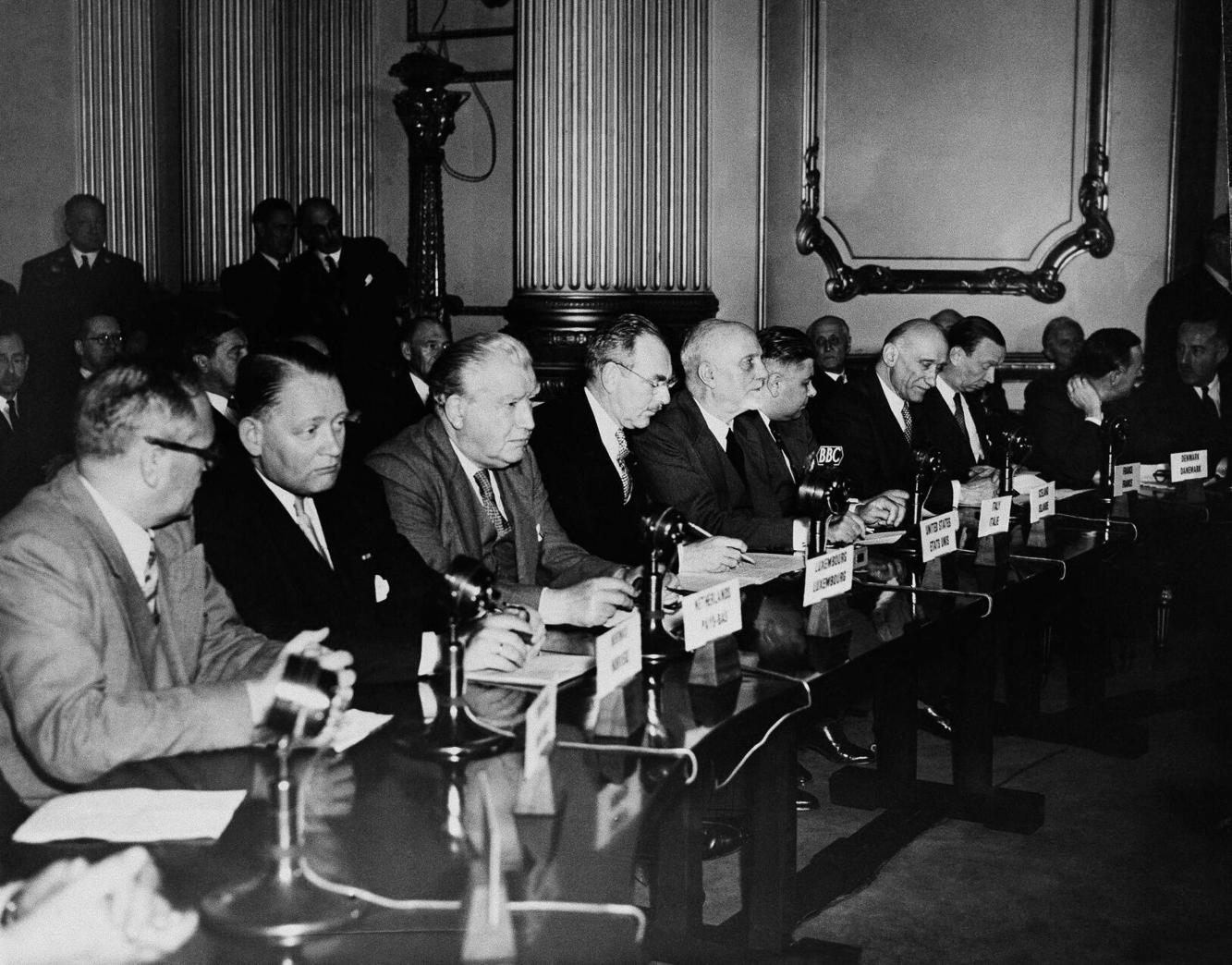 Март 1954 г. Брюссельский пакт 1948. Брюссельский пакт 1954. Первая конференция НАТО 1949.