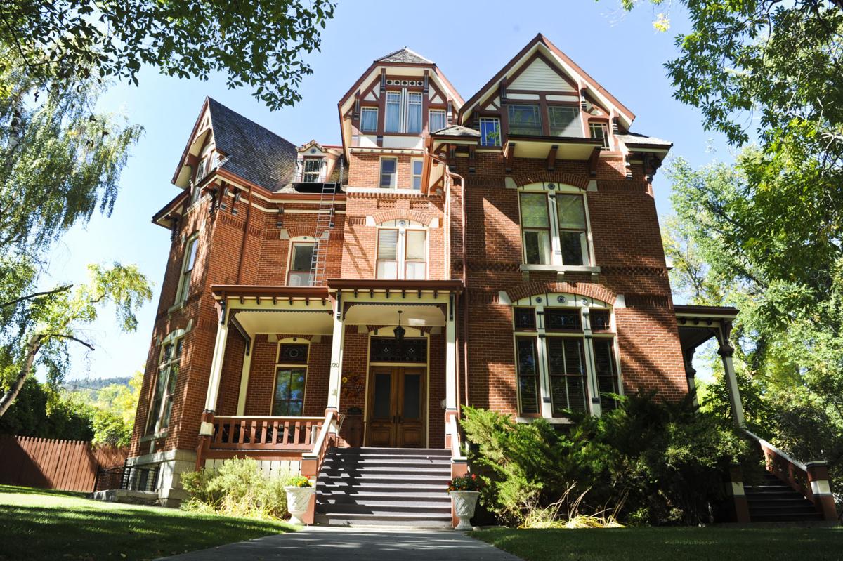 Photos Helena's Mansion District Local