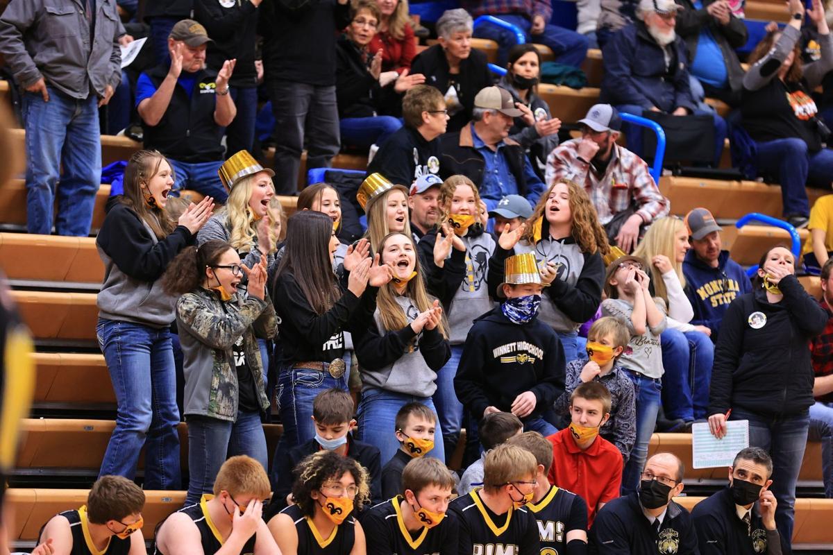 Winnett crowd