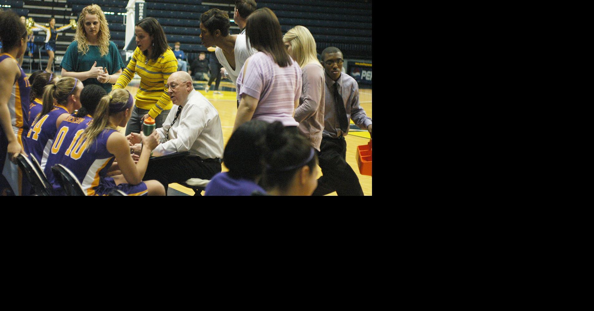 Former head coach Jim Davis to be inducted into South Carolina Athletic Hall of Fame