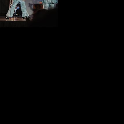 Warren team delights crowd in PBS fundraiser