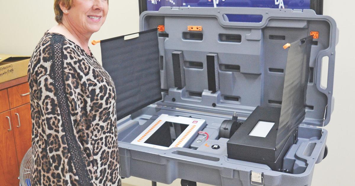 New voting machines present challenge for election officials | Local ...