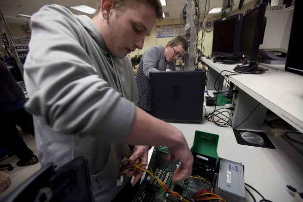 Photos Heartland Technical Academy Students Rebuild Computers News Galleries Herald Review Com