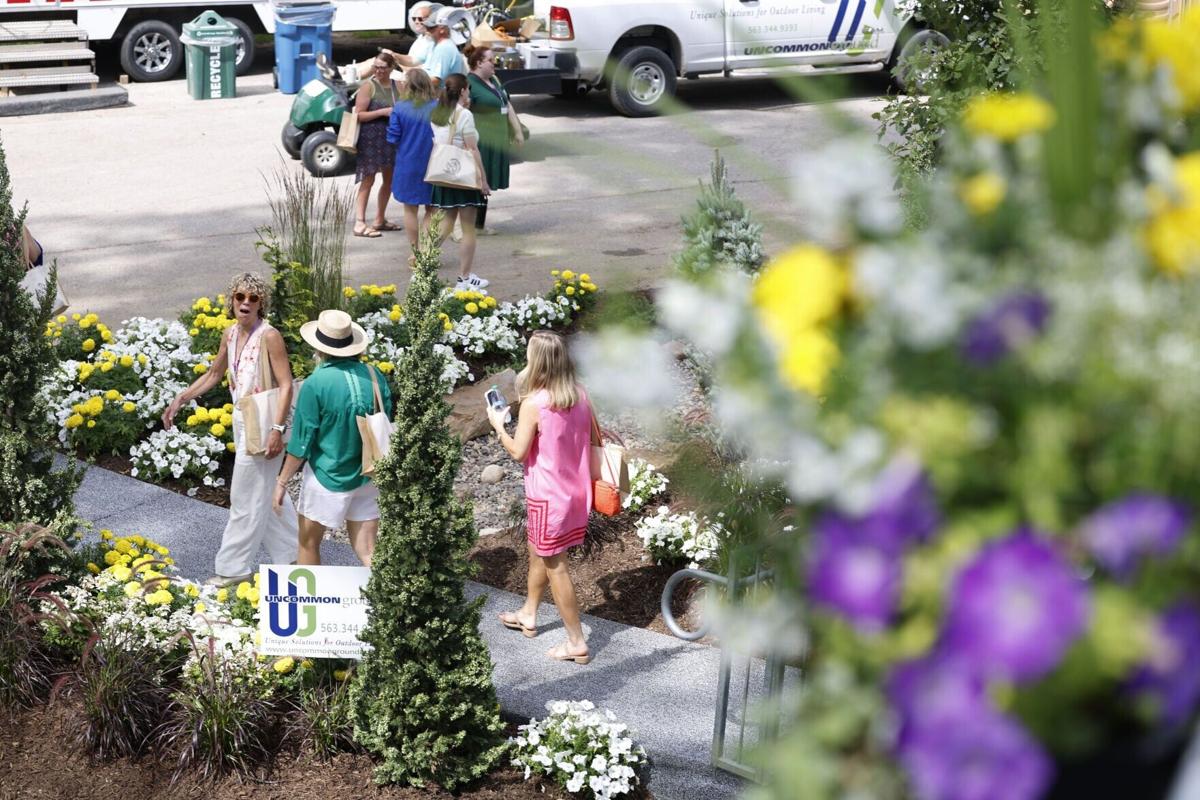 John Deere Classic features 10,000 flowers