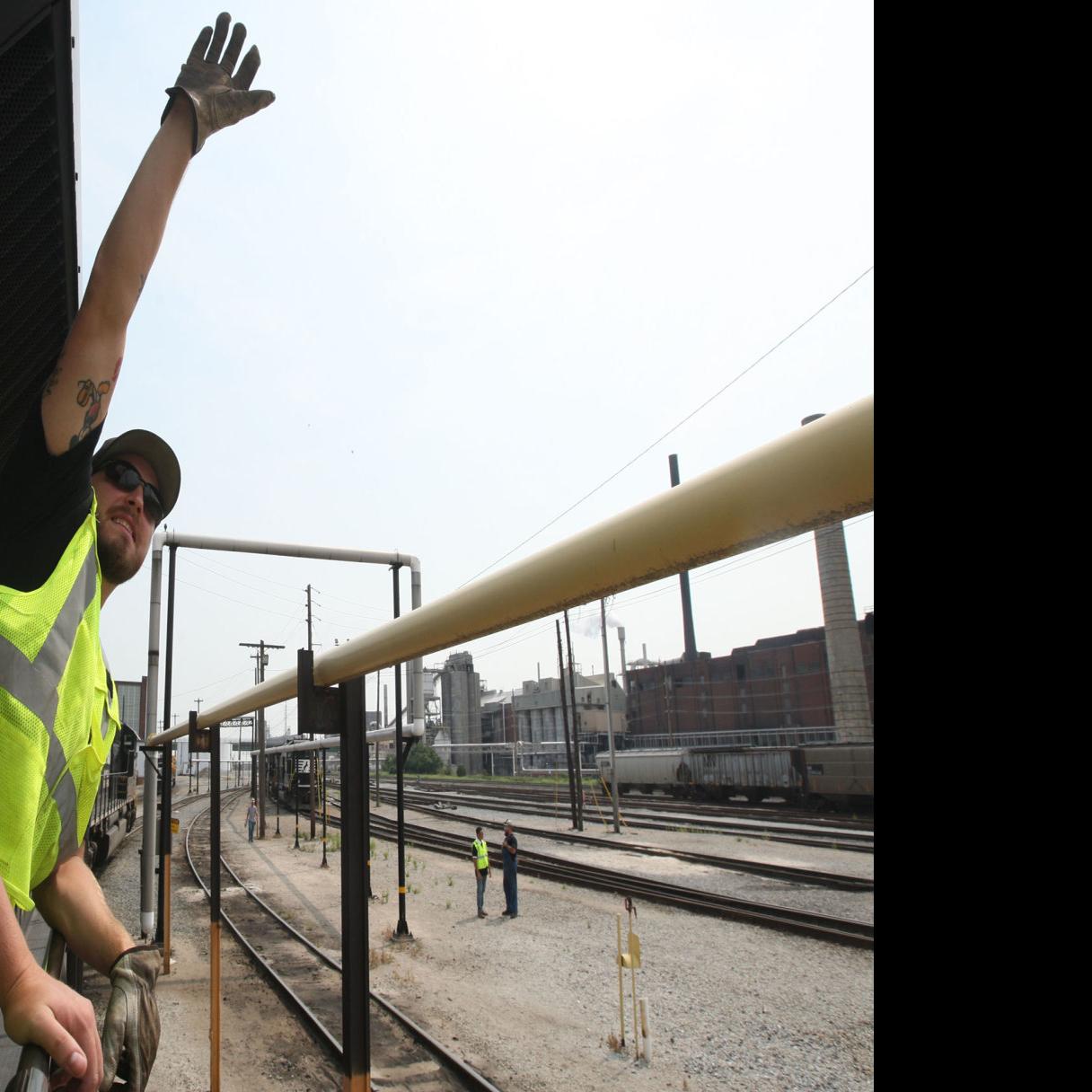 51-000-base-salary-norfolk-southern-struggling-to-hire-30-train-conductors-in-decatur