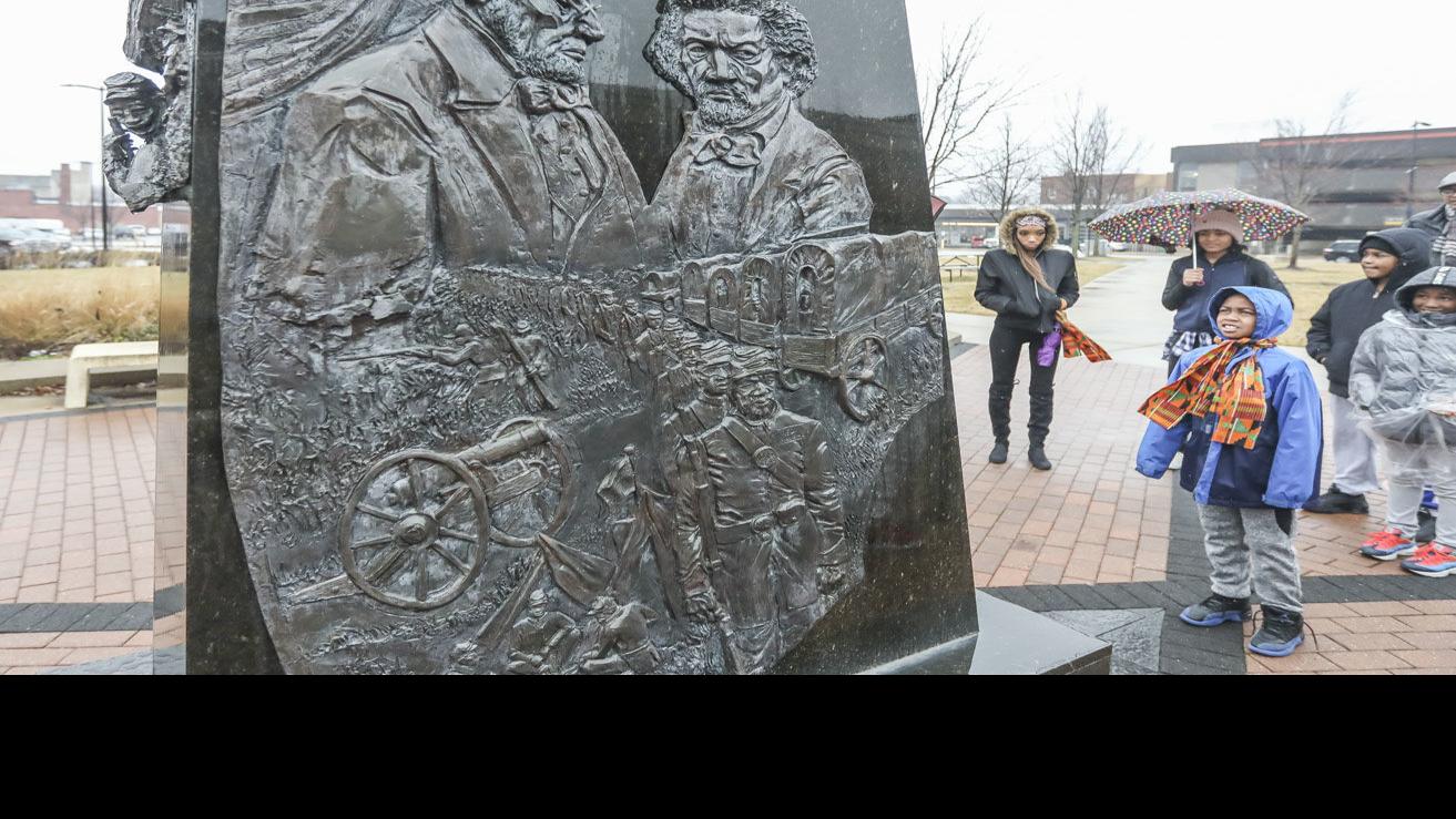 Youth Discover African American History During Downtown Decatur Scavenger Hunt Local Herald Review Com