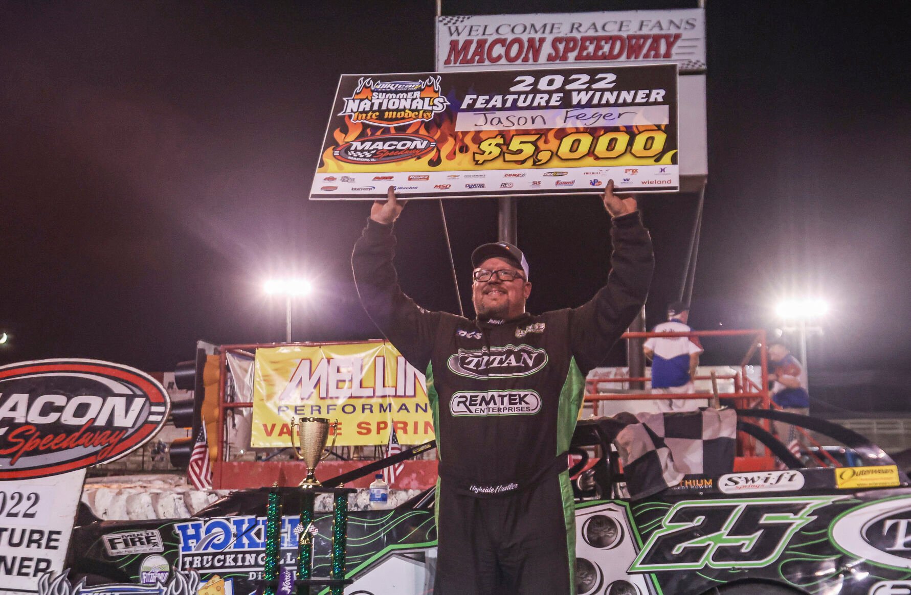 Zach Daum wins MOWA Sprint Car event at Macon Speedway