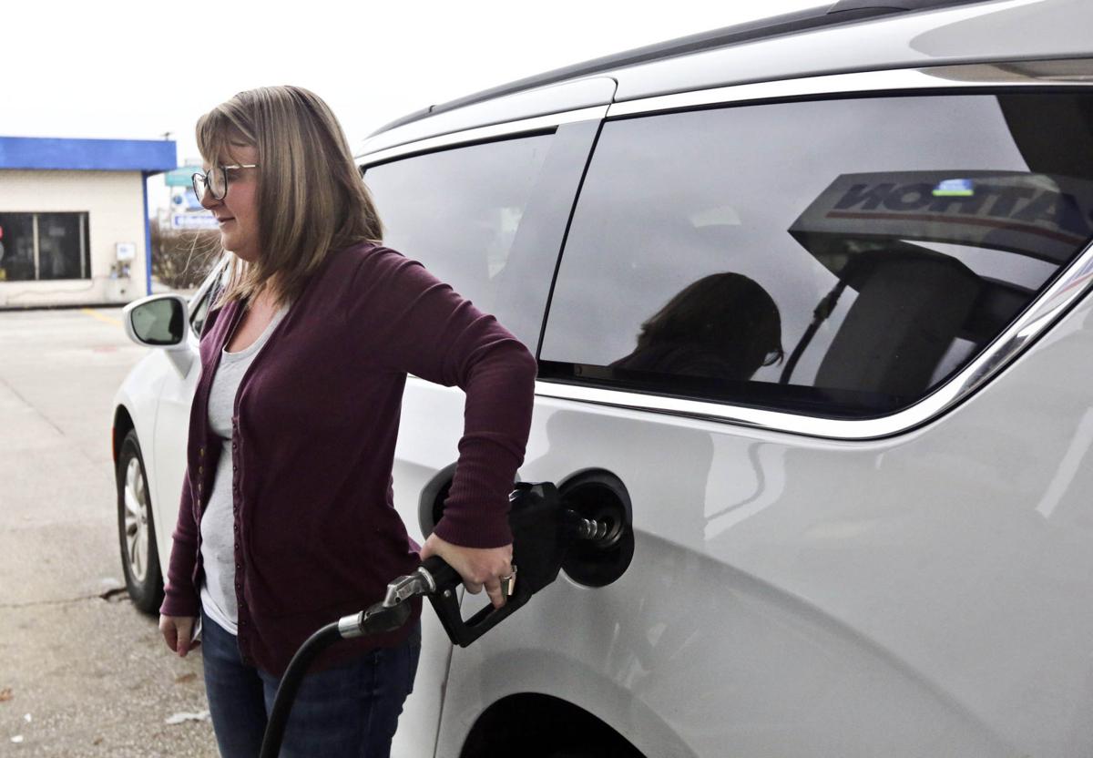 Gas Prices Are Plummeting Across Illinois How Long Will It Last Gas Prices Are Plummeting Across Illinois How Long Will It Last