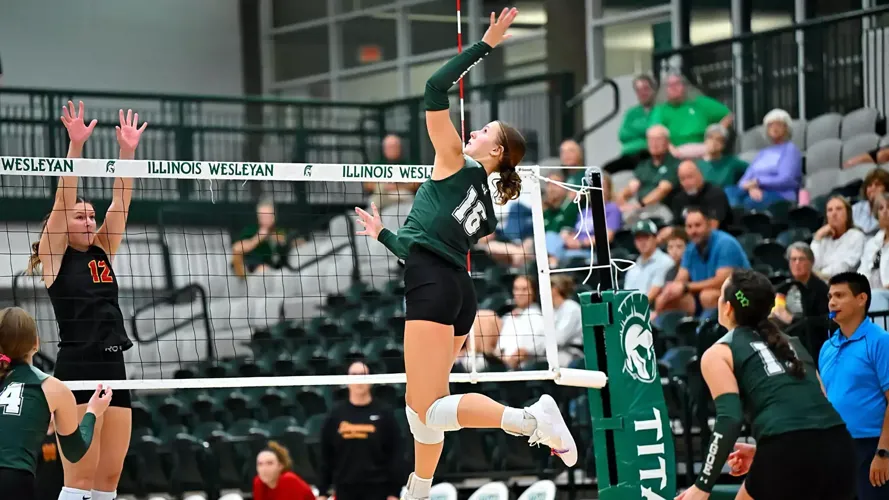 Women’s Volleyball Closes Weekend with Two Wins