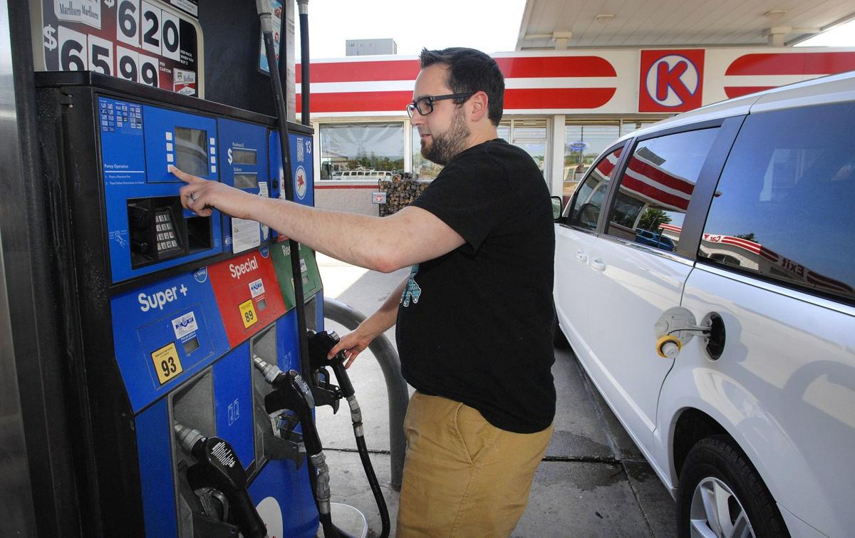 052518-blm-loc-1holiday-gas (copy)