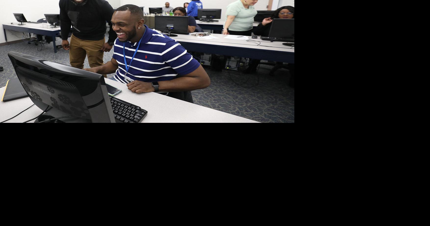 Decatur minority business owners register for certification. Here's how ...