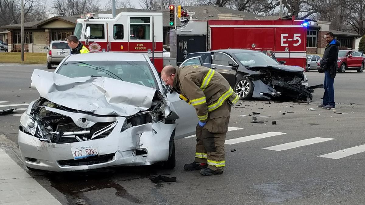 2 injured after 2vehicle crash at Pershing, MacArthur Crime and