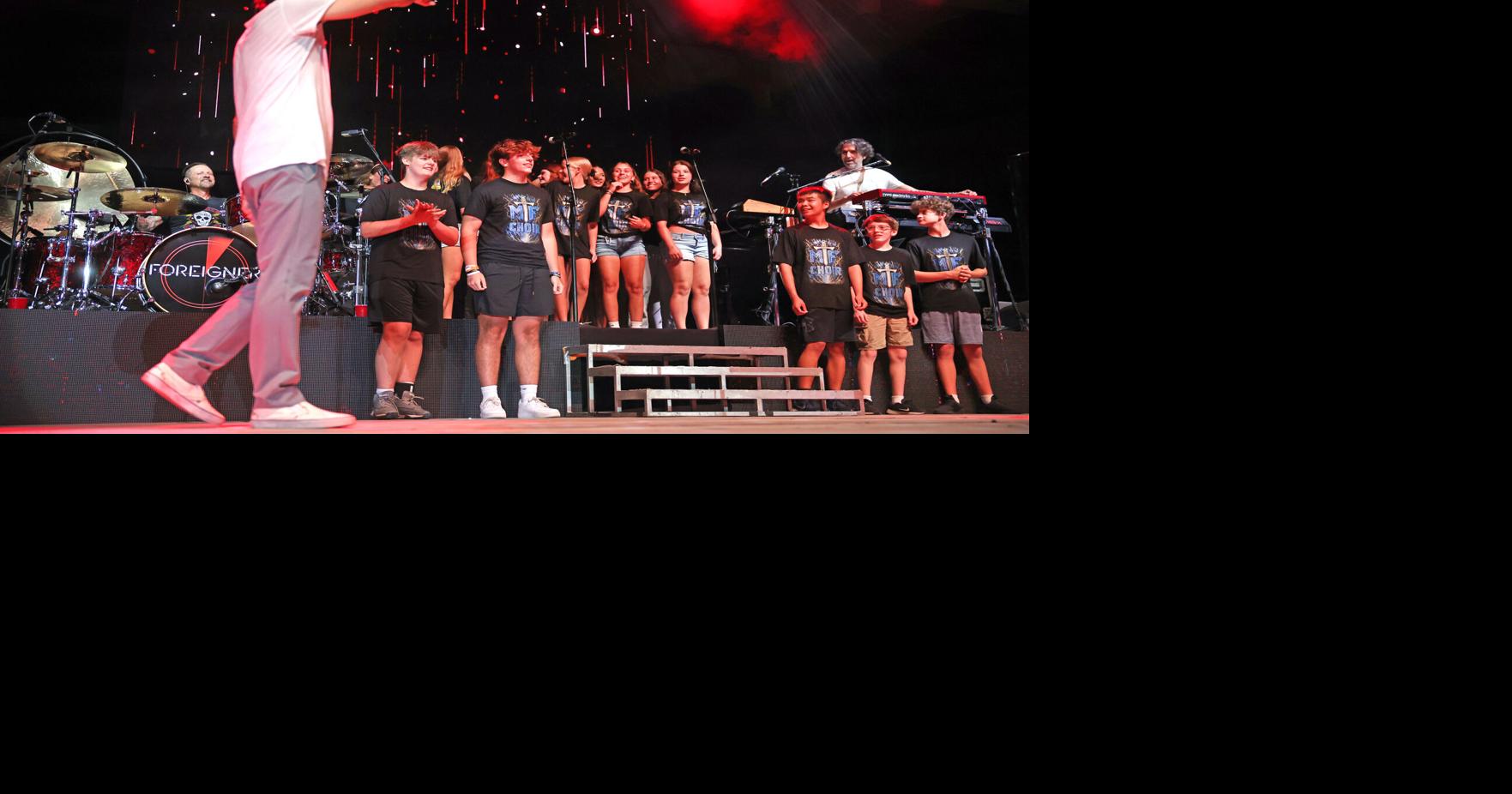 Maroa-Forsyth choir shares stage with Foreigner at Devon concert