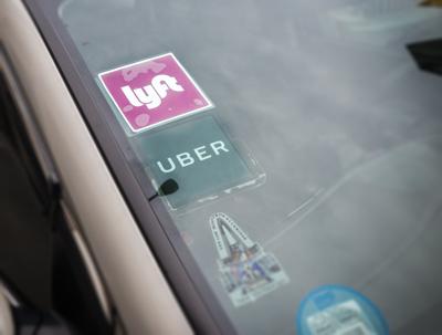 Chicago Cabbies And Ride Share Workers Join Forces Urge Cap On Uber Biz Chicago Rideshare Cap Tb