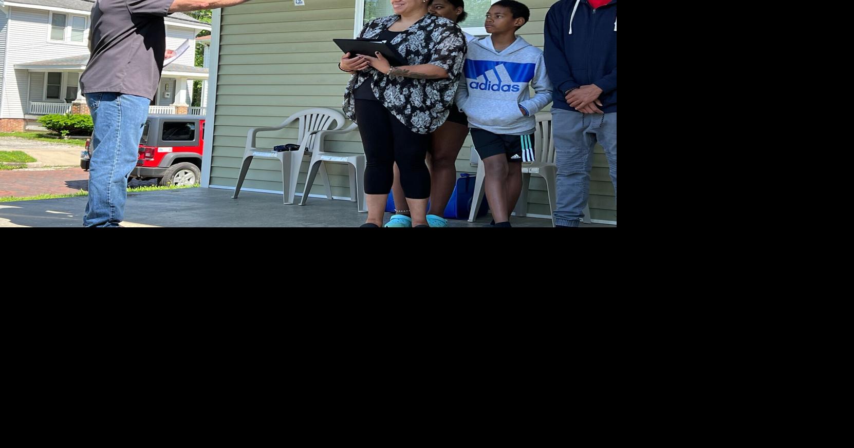 Decatur Area Habitat for Humanity welcomes family into their new home