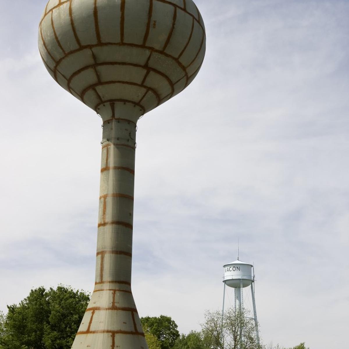 Macon Quenches Thirst With New 300 000 Gallon Water Tower Local Herald Review Com