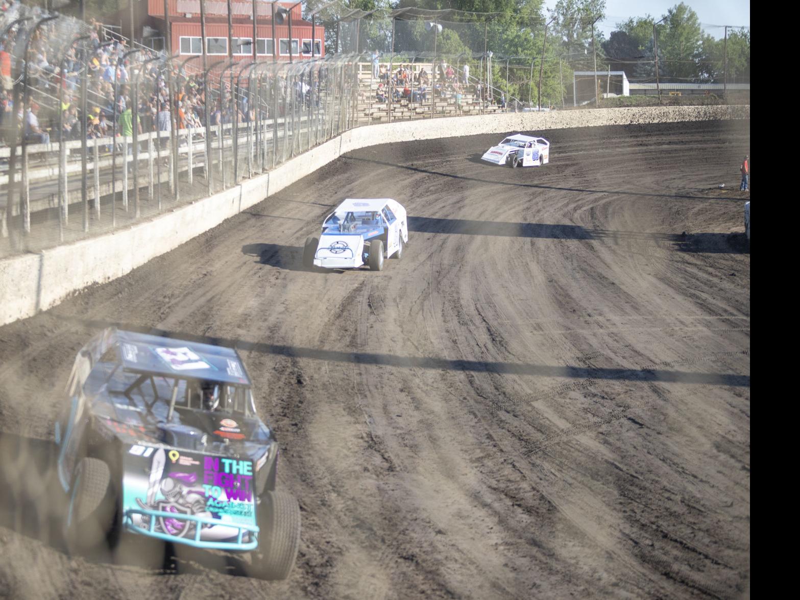 Blue Mound S Bobby Beiler Wins From The Back In Macon Speedway S Season Opener Motor Sports Herald Review Com